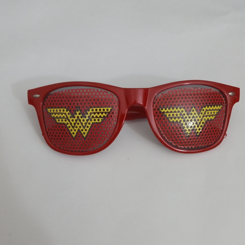 DC Comics Kids Wonder Woman Sunglasses Red Color One Size